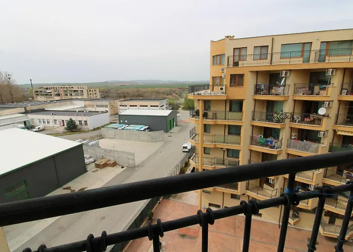 Amadeus 5 - Menada *